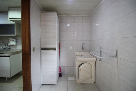 Casa de condomínio à venda com 80m², 3 quartos e 2 vagasÁrea de Serviço