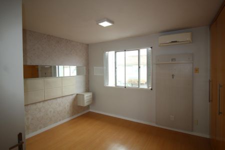 Casa de condomínio à venda com 80m², 3 quartos e 2 vagasSuíte 1