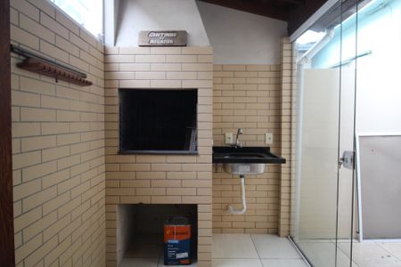 Casa de condomínio à venda com 80m², 3 quartos e 2 vagasChurrasqueira