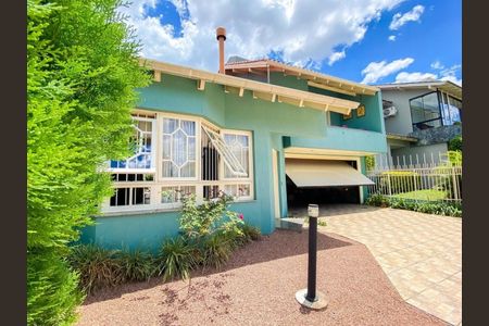 Casa à venda com 243m², 3 quartos e 2 vagas Casa à venda com 243m², 3 quartos e 2 vagasÁrea Externa