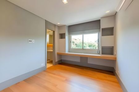 Apartamento para alugar com 250m², 4 quartos e 1 vaga
