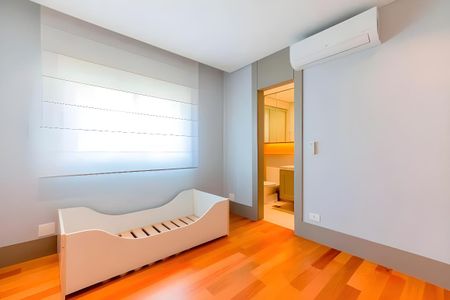 Apartamento para alugar com 250m², 4 quartos e 1 vaga
