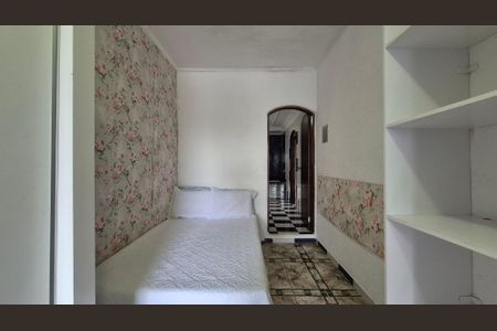 Casa à venda com 180m², 3 quartos e 3 vagas Casa à venda com 180m², 3 quartos e 3 vagasQuarto 2