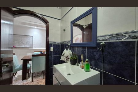 Casa à venda com 180m², 3 quartos e 3 vagas Casa à venda com 180m², 3 quartos e 3 vagasBanheiro