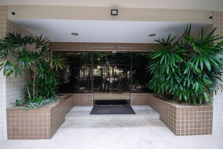 Apartamento para alugar com 170m², 2 quartos e 1 vaga Apartamento para alugar com 170m², 2 quartos e 1 vagaFachada