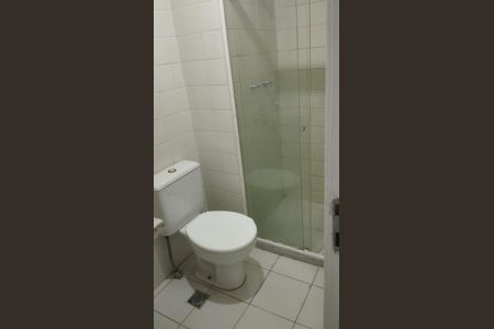 Banheiro de apartamento para alugar com 3 quartos, 80m² em Alvarez, Nova Iguaçu