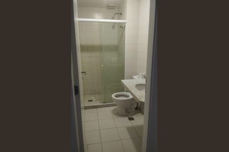 Banheiro de apartamento para alugar com 3 quartos, 80m² em Alvarez, Nova Iguaçu