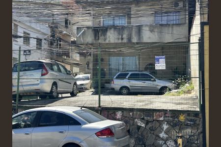 Casa para alugar com 90m², 2 quartos e 1 vagaFachada + plaquinha