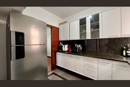 Apartamento à venda com 140m², 3 quartos e 2 vagasCozinha