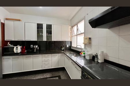 Apartamento à venda com 140m², 3 quartos e 2 vagasCozinha