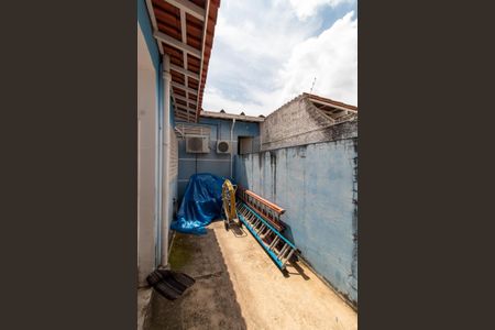 Casa à venda com 256m², 2 quartos e 3 vagas Casa à venda com 256m², 2 quartos e 3 vagasÁREA EXTERNA QUINTAL