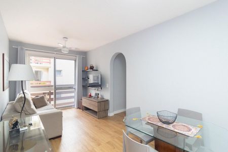 Sala  de apartamento para alugar com 2 quartos, 68m² em Vila Assunção, Porto Alegre