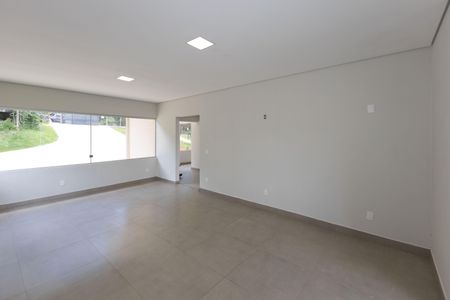 Sala 1 de casa de condomínio à venda com 3 quartos, 332m² em Arvoredo, Nova Lima