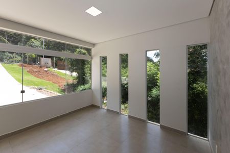 Casa de condomínio à venda com 332m², 3 quartos e 10 vagasSala 2
