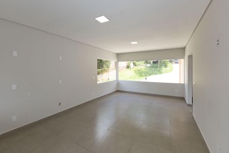 Casa de condomínio à venda com 332m², 3 quartos e 10 vagasSala 1