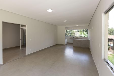 Casa de condomínio à venda com 332m², 3 quartos e 10 vagasSala 1