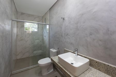 Casa de condomínio à venda com 332m², 3 quartos e 10 vagasBanheiro 1