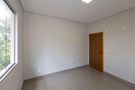 Casa de condomínio à venda com 332m², 3 quartos e 10 vagasQuarto 2