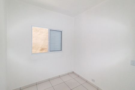 Quarto de casa para alugar com 1 quarto, 28m² em Jardim Ana Estela, Carapicuíba