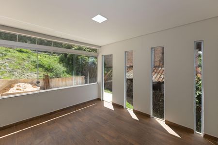 Casa de condomínio à venda com 332m², 3 quartos e 12 vagasSala 1