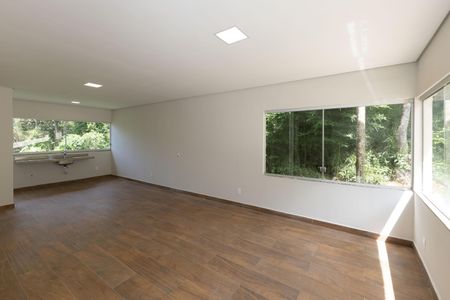 Casa de condomínio à venda com 332m², 3 quartos e 12 vagasSala 2