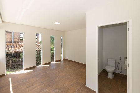 Casa de condomínio à venda com 332m², 3 quartos e 12 vagasSala 1