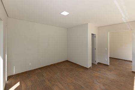 Casa de condomínio à venda com 332m², 3 quartos e 12 vagasSala 1