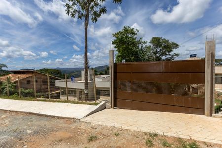 Casa de condomínio à venda com 332m², 3 quartos e 12 vagasFachada