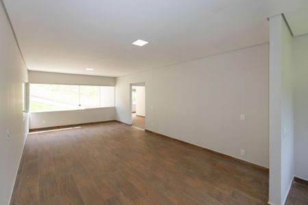 Casa de condomínio à venda com 332m², 3 quartos e 12 vagasSala 2