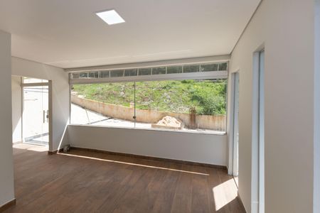 Sala 1 de casa de condomínio à venda com 3 quartos, 332m² em Arvoredo, Nova Lima