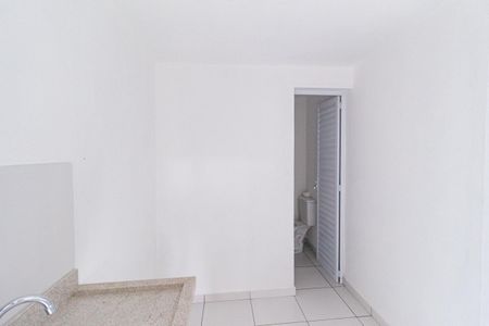 Cozinha e área de serviço de casa para alugar com 1 quarto, 24m² em Jardim Ana Estela, Carapicuíba