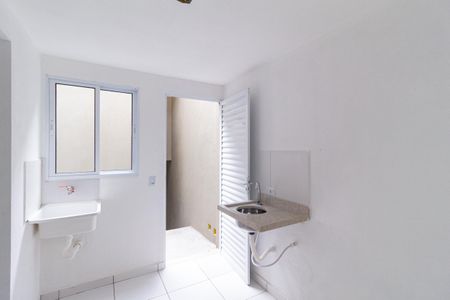 Cozinha e área de serviço de casa para alugar com 1 quarto, 24m² em Jardim Ana Estela, Carapicuíba