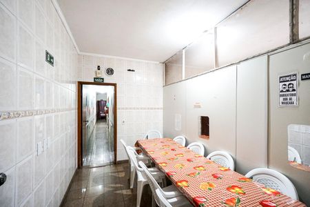 Casa para alugar com 232m², 7 quartos e 4 vagas Casa para alugar com 232m², 7 quartos e 4 vagasCopa