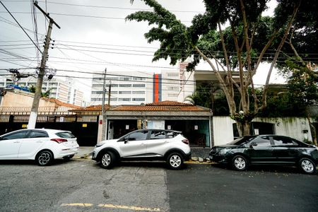 Casa para alugar com 232m², 7 quartos e 4 vagas Casa para alugar com 232m², 7 quartos e 4 vagasFachada