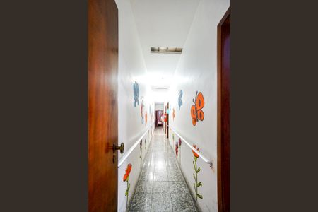 Casa para alugar com 232m², 7 quartos e 4 vagas Casa para alugar com 232m², 7 quartos e 4 vagasCorredor dos quartos