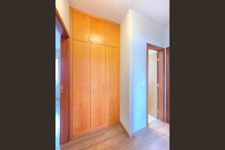 Apartamento à venda com 83m², 3 quartos e 2 vagas Apartamento à venda com 83m², 3 quartos e 2 vagasRoupeiro
