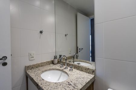 Apartamento para alugar com 58m², 2 quartos e 2 vagasBanheiro do Corredor