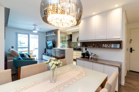 Apartamento à venda com 83m², 3 quartos e 2 vagas Apartamento à venda com 83m², 3 quartos e 2 vagasSala de Jantar