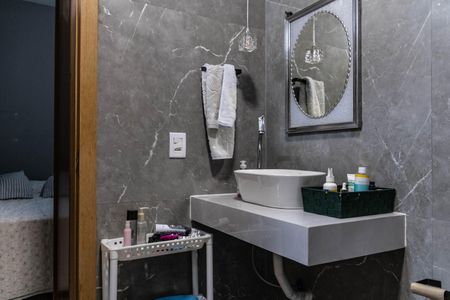 Casa à venda com 365m², 3 quartos e 6 vagas Casa à venda com 365m², 3 quartos e 6 vagasBanheiro da Suíte 2