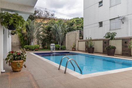 Casa à venda com 365m², 3 quartos e 6 vagas Casa à venda com 365m², 3 quartos e 6 vagasPiscina