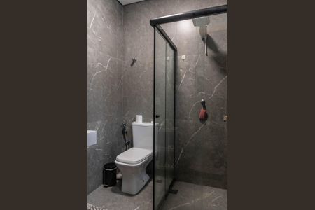 Casa à venda com 365m², 3 quartos e 6 vagas Casa à venda com 365m², 3 quartos e 6 vagasBanheiro da Suíte 2