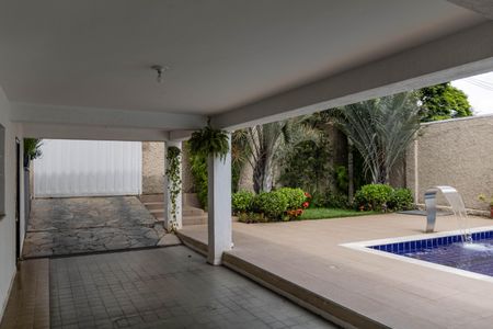 Casa à venda com 365m², 3 quartos e 6 vagas Casa à venda com 365m², 3 quartos e 6 vagasGaragem