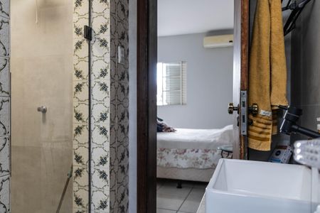 Casa à venda com 365m², 3 quartos e 6 vagas Casa à venda com 365m², 3 quartos e 6 vagasBanheiro da Suíte 1