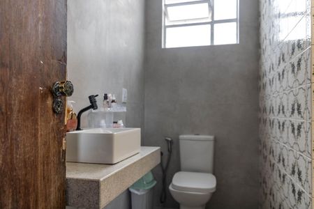 Casa à venda com 365m², 3 quartos e 6 vagas Casa à venda com 365m², 3 quartos e 6 vagasBanheiro da Suíte 1