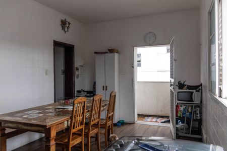 Casa à venda com 365m², 3 quartos e 6 vagas Casa à venda com 365m², 3 quartos e 6 vagasCozinha