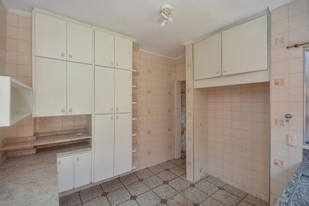 Casa para alugar com 240m², 2 quartos e 2 vagas