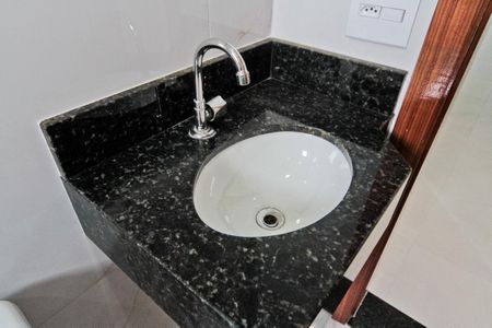 Apartamento à venda com 52m², 2 quartos e sem vaga Apartamento à venda com 52m², 2 quartos e sem vagaBanheiro