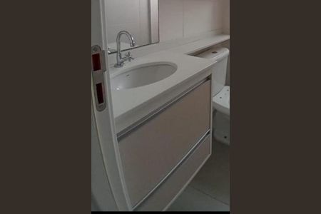 Banheiro de apartamento para alugar com 2 quartos, 50m² em Parque Campolim, Sorocaba