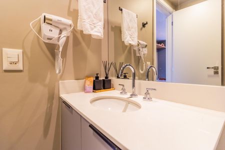 Banheiro de kitnet/studio para alugar com 1 quarto, 25m² em Pinheiros, São Paulo