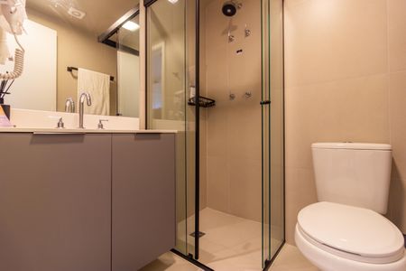 Banheiro de kitnet/studio para alugar com 1 quarto, 25m² em Pinheiros, São Paulo